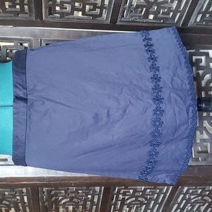 Navy blue Draper James floral trim size 6 skirt. Great condition.